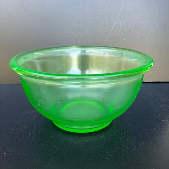 Hazel Atlas Green Uranium Glass 7 inch Rolled Lip Mixing Bowl - Picture 12 of 12